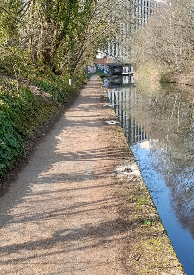 CRTWestMidlands's tweet photo. New moorings rings have been installed along the canal at Selly Oak #Birmingham to allow for easy mooring for boaters during the @birminghamcg22 #GettingGamesReady @CRTBoating https://t.co/h7iaQYv1BC