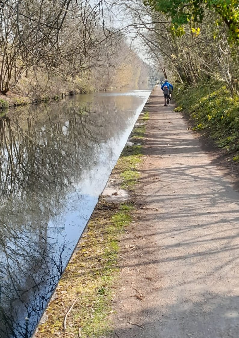 CRTWestMidlands's tweet photo. New moorings rings have been installed along the canal at Selly Oak #Birmingham to allow for easy mooring for boaters during the @birminghamcg22 #GettingGamesReady @CRTBoating https://t.co/h7iaQYv1BC
