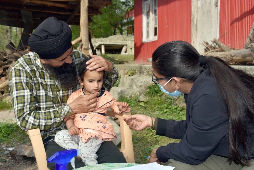 YTCtangdhar's tweet photo. *National Safe Motherhood day*

National safe motherhood day is observed  annually to raise awareness about providing care during Pregnancy, post pregnancy and child care. To commemorate this day, Indian Army conducted an event at Panchayat Ghar, Trebhoni Tangdhar. https://t.co/jDH8gZCNCF
