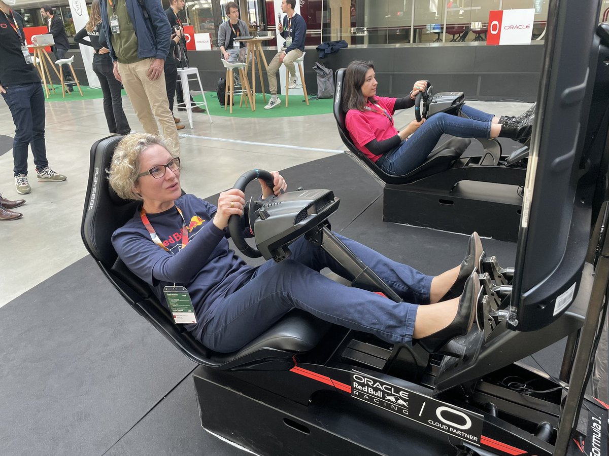 OliviaFaucheux's tweet image. &quot;Greater Value for your data&quot; Un cas d&apos;usage Oracle Red Bull Racing autour de l&apos;engagement des fans dans The Paddock

#OracleSummit #loyalty #customereXperience #CX