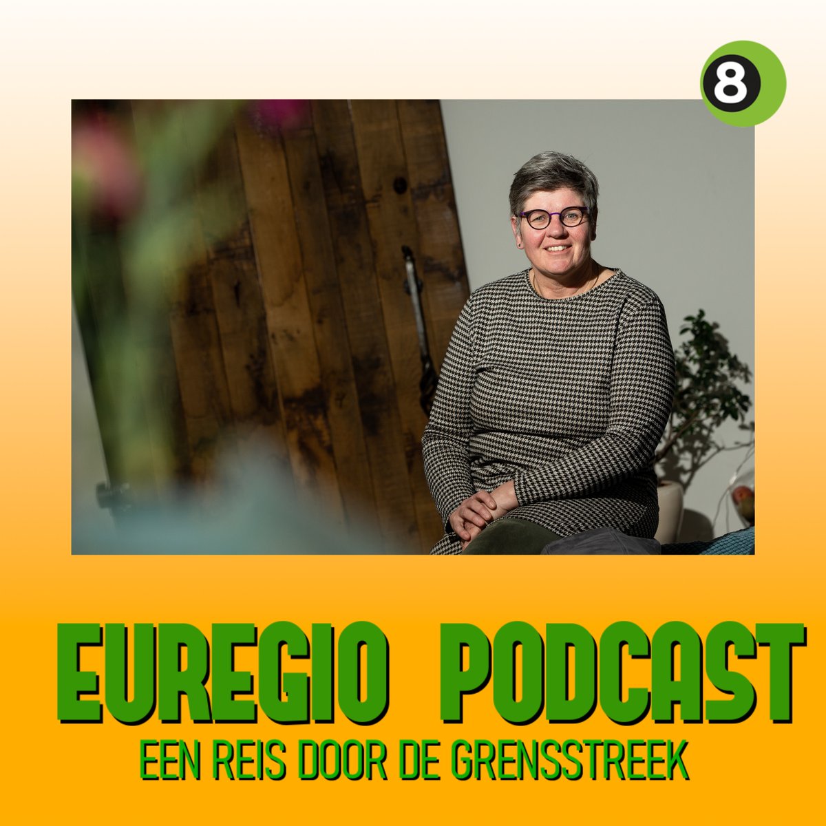 DeEuregio's tweet photo. Voor de vierde aflevering van De Euregio Podcast ging @raymondjanssen op bezoek bij Christa van Dee. Zij is 'ontgrenzer'. Wat dat inhoudt en waar zij zoal mee bezig is, hoor je hier: https://t.co/O1qMiXOR7u

#euregio #rijnwaal #rheinwaal #grensstreek #grensnieuws https://t.co/3Lr8S6JAoQ