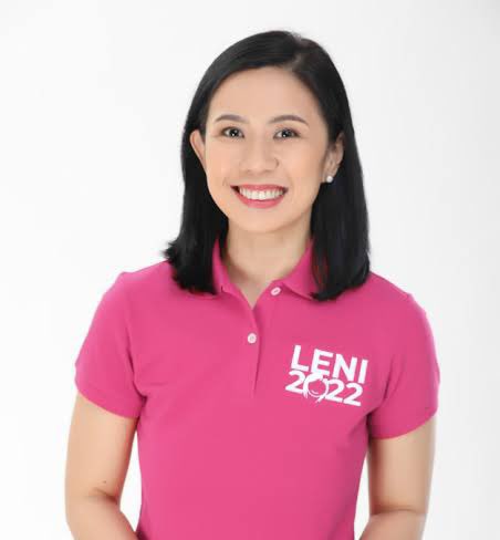jclem3's tweet photo. Ms. @aikarobredo, milyong-milyon kaming mga kuya, tito at tatay na ipagtatanggol ka at ang buong pamilya ninyo. We have all of you. 💪 https://t.co/xDBuF24cCV