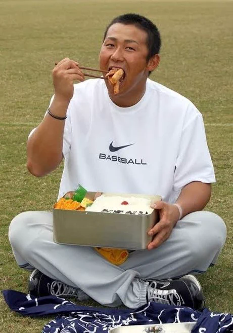 中田翔の弁当箱。思っていたよりもでかすぎてびっくり！