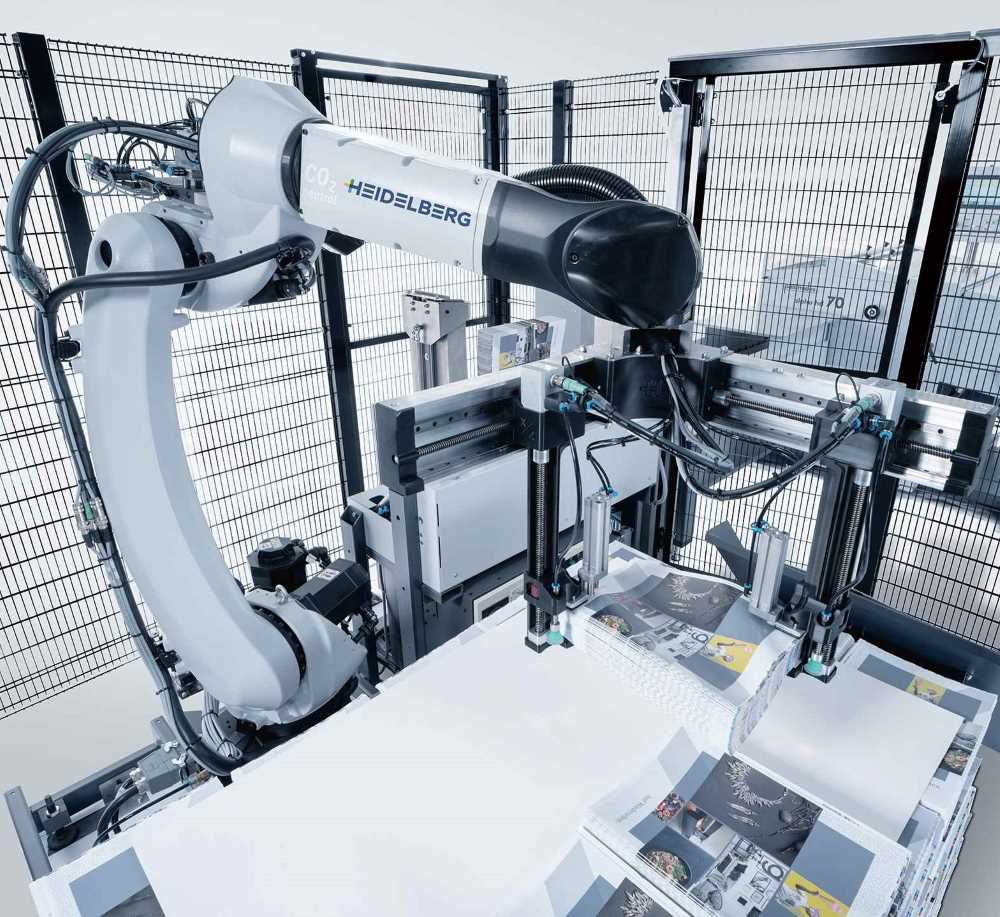 Heideldruck's tweet photo. Wussten Sie, dass die Bedienperson einer Falzmaschine im industriellen Bereich pro Schicht das Gewicht eines groรen, ausgewachsenen Elefanten bewegt, nรคmlich bis zu 7 Tonnen? ๐ช https://t.co/LWSfU8lNFr #Stahlfolder #PStacker https://t.co/RGHPvUdCyJ