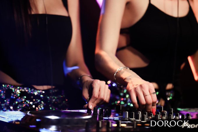 View image on Twitter