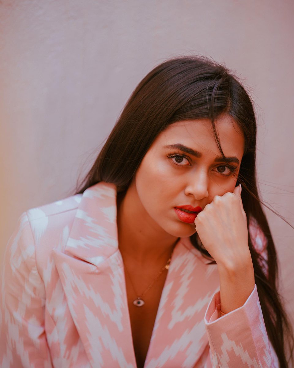 #InStyle: <a href="/itsmetejasswi/">Tejasswi Prakash</a> is dishing out major #FashionGoals with this trendy outfit in #pink

#TejasswiPrakash #ShirtlessBlazer #Fashion #TejaTroops #TejRan #Naagin6WithTejasswiPrakash #Naagin6