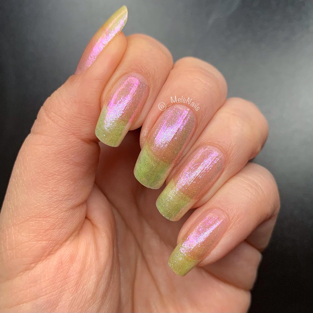 _MelsNails's tweet photo. Twilight shimmer swatch 🤩💅🏻 
@holotaco #LongLastingBase #TwilightShimmer #SuperGlossyTaco 
#HoloTaco #melsnails #Swatch https://t.co/PmjD64lX7x