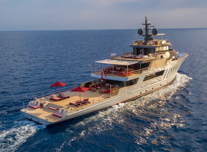 sandpeoplecom's tweet photo. Mario Pedol talks about the top-to-bottom refit of 51m MY Masquenada #nautadesign #ownyourseascape #timelessdesign #refit https://t.co/nArbzJD9ec https://t.co/08kf8X40ZQ