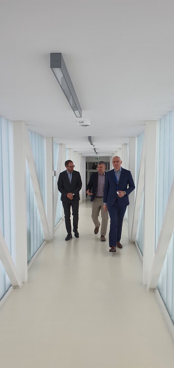 GPW_WSExchange's tweet photo. 📌Prezes #GPW, @marek_dietl podczas spotkania z Prezesem Zarządu @SystemVigo  Adamem Piotrowskim, w siedzibie spółki, powiedział: 🖥️"Jestem pod wrażeniem technologii i rozwoju spółki #VigoSystem. Od momentu debiutu w 2014 roku kapitalizacja spółki wzrosła prawie czterokrotnie". https://t.co/VJDS0AvakK
