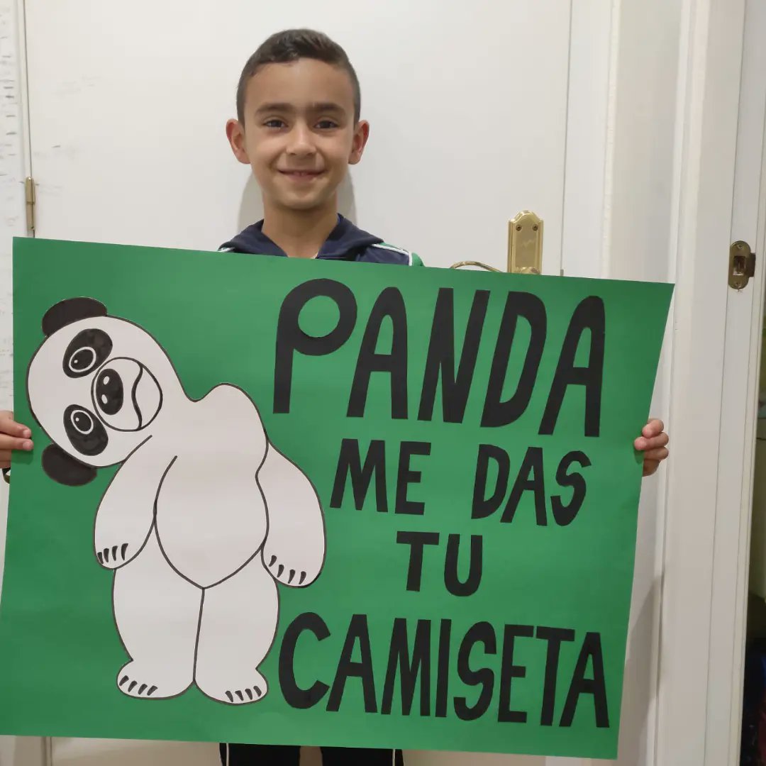 JLAndaL_'s tweet photo. No se puede ser mas grande que @BorjaIglesias9 . Hicistes muy feliz a Hugo, eso sí la pancarta es muy TOP.

#Betis #RealBetis #Cadiz #CadizRealBetis https://t.co/1NPyyoFuTI