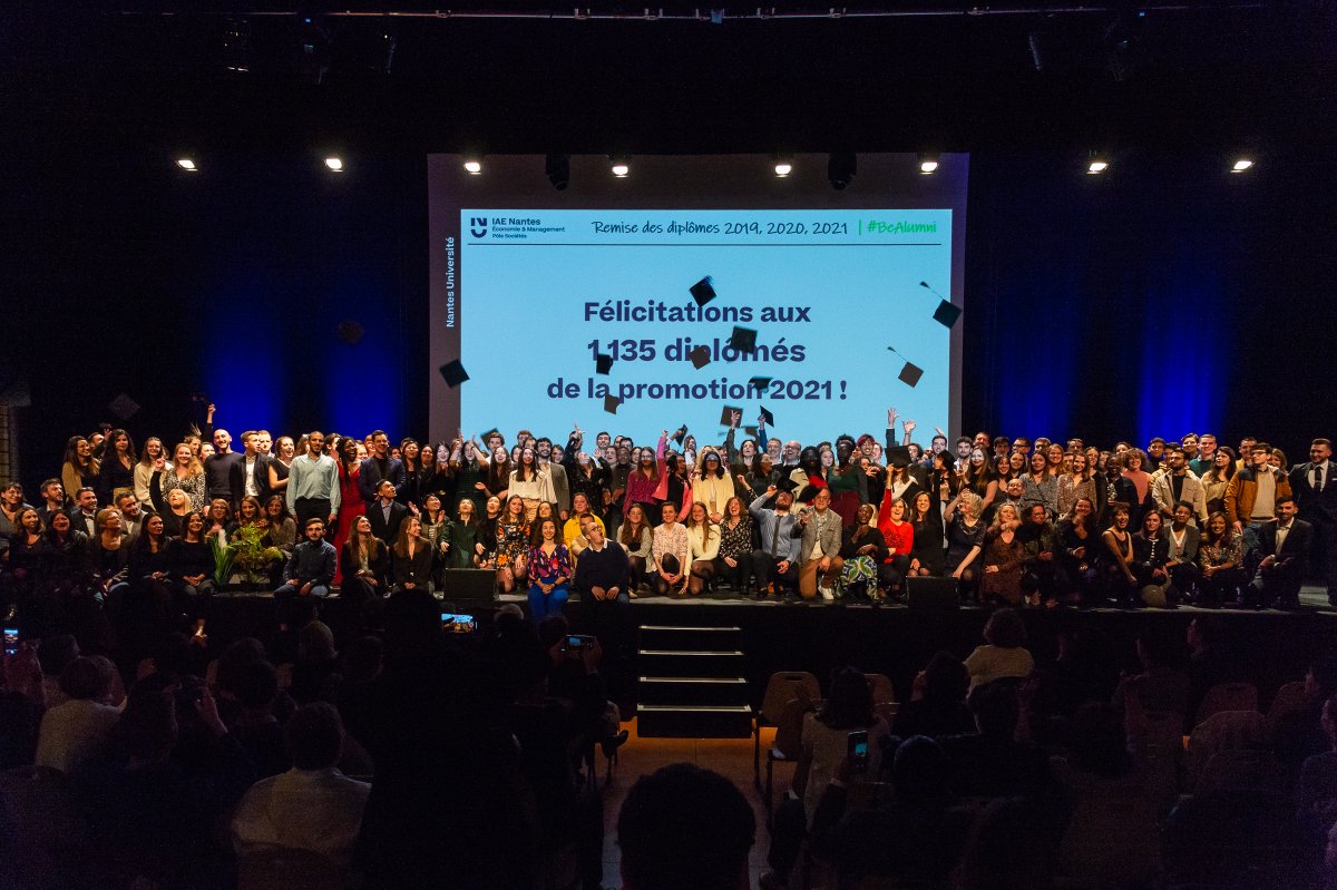 🎓La Cérémonie de remise des diplômes, au-delà d'un moment festif, représente l'aboutissement d'un projet de formation et un temps privilégié entre les diplômés, leurs enseignants et les équipes administratives qui les ont suivi, chouchouté durant leur parcours. Félicitations !