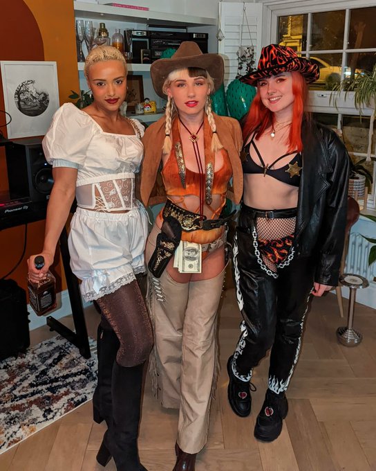 Yeehaw partner 🧨💥  Finally had the house warming party of my dreams 🌵 https://t.co/19LpSg3B1p