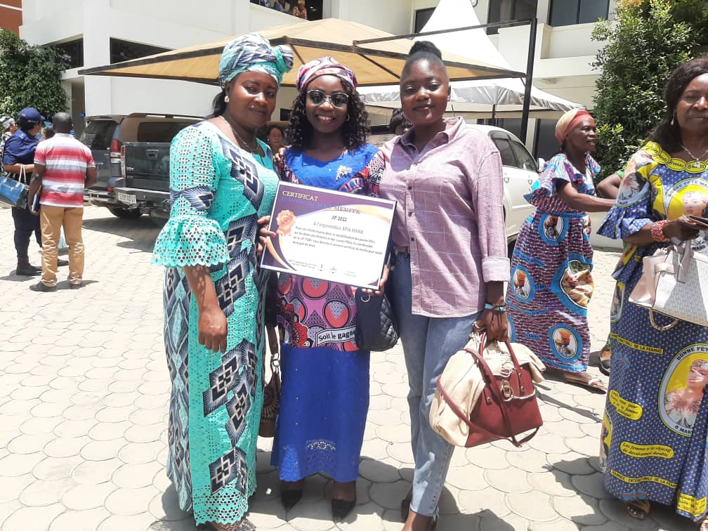 Benitakivughen1's tweet image. La coordination dla JIF/Ituri2022 a décernée un certificat d'honneur &amp;amp;mérite àl'asbl Afia mama pr le travail réalisé pdt le mois de mars où elle a sensibilisée des jeunes filles  sur les droits des femmes @afiamama @UEenRDC @crispine_ngena @HesperianAppsFR @CanadaSuede @VlfCongo