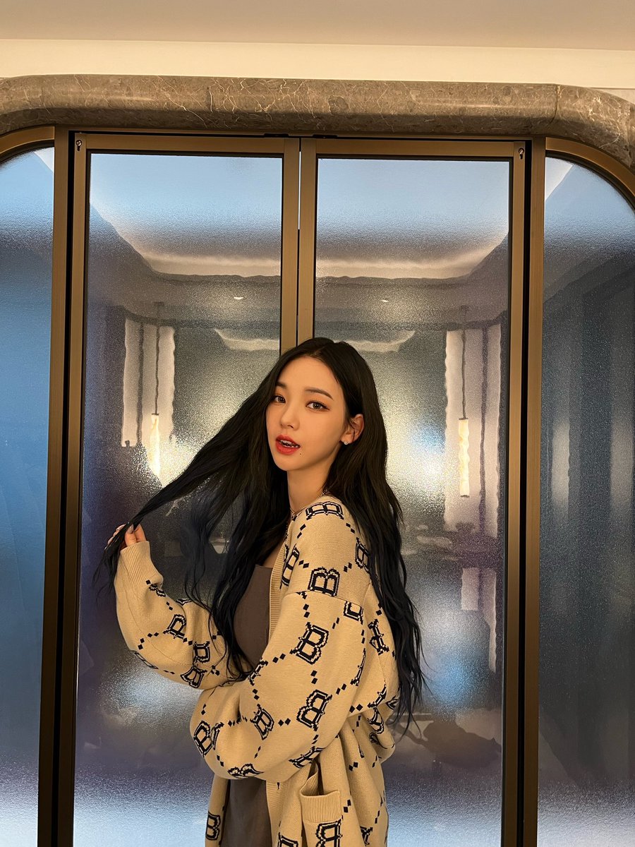 ㅤ                   
ㅤ                   
DELANCY.⠀    birthday girl. <3
ㅤ                   
ㅤ