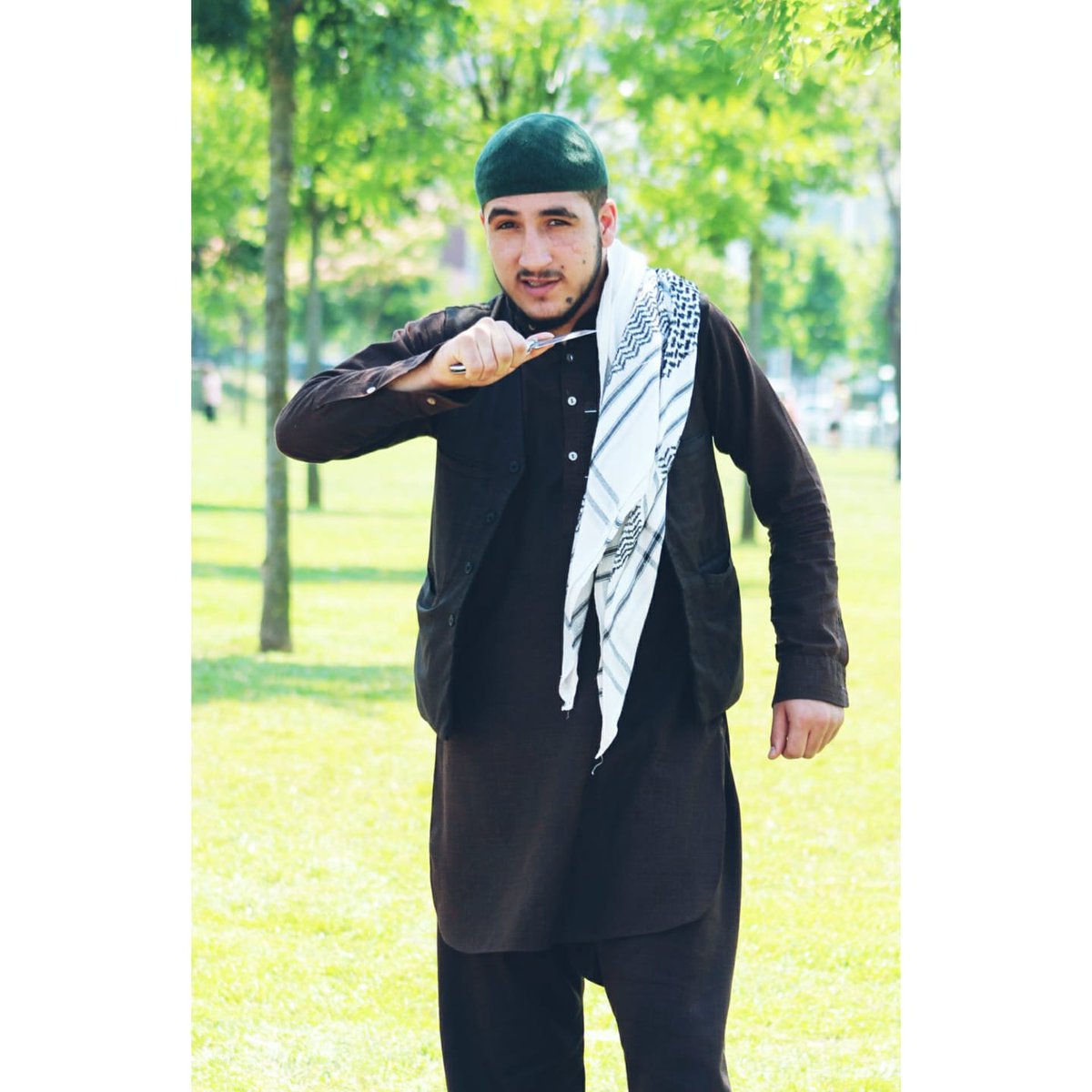 Batıdan gelen                   Doğudan gelen
     insanlar                             ins*nlar