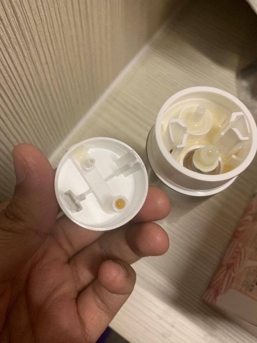 debjanimandal's tweet photo. Hello @MuradSkincare ,
I ordered the Murad Vita C glycolic brightening serum last month. I have barely used the serum and the pump of the product broke.
I am unable to use the serum now. I seeked help from @MuradSkincare customer service but they refused. https://t.co/May2S5tTAW