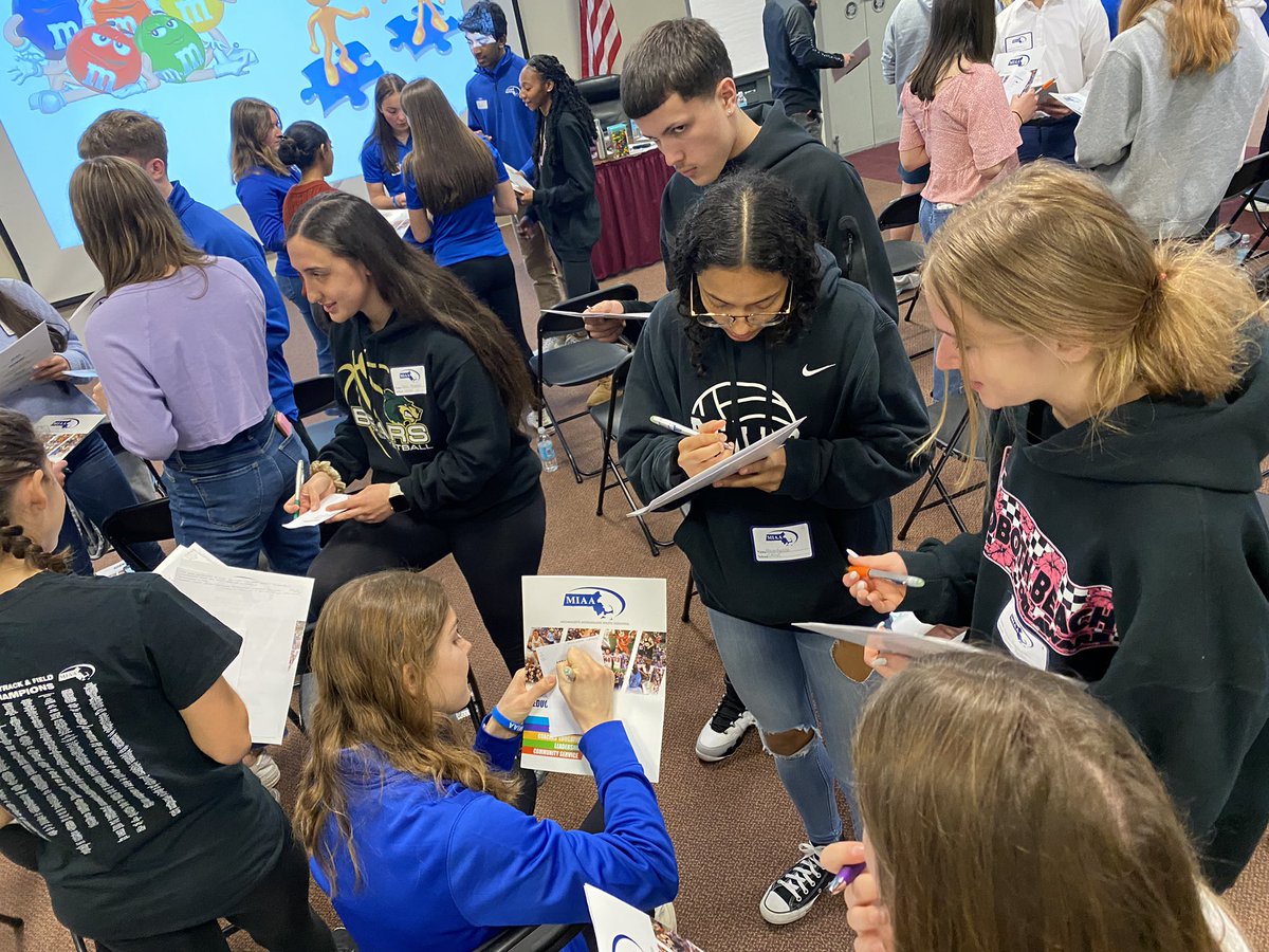 MIAA033's tweet photo. Thank you @HawkNationAD for the engaging activities to get #MIAA student leaders active & laughing #confidence #gettoknoweachother #OneTeamOneMIAA #BuildingTheCourageousLeadersOfTomorrow https://t.co/05zUtkkQ9V