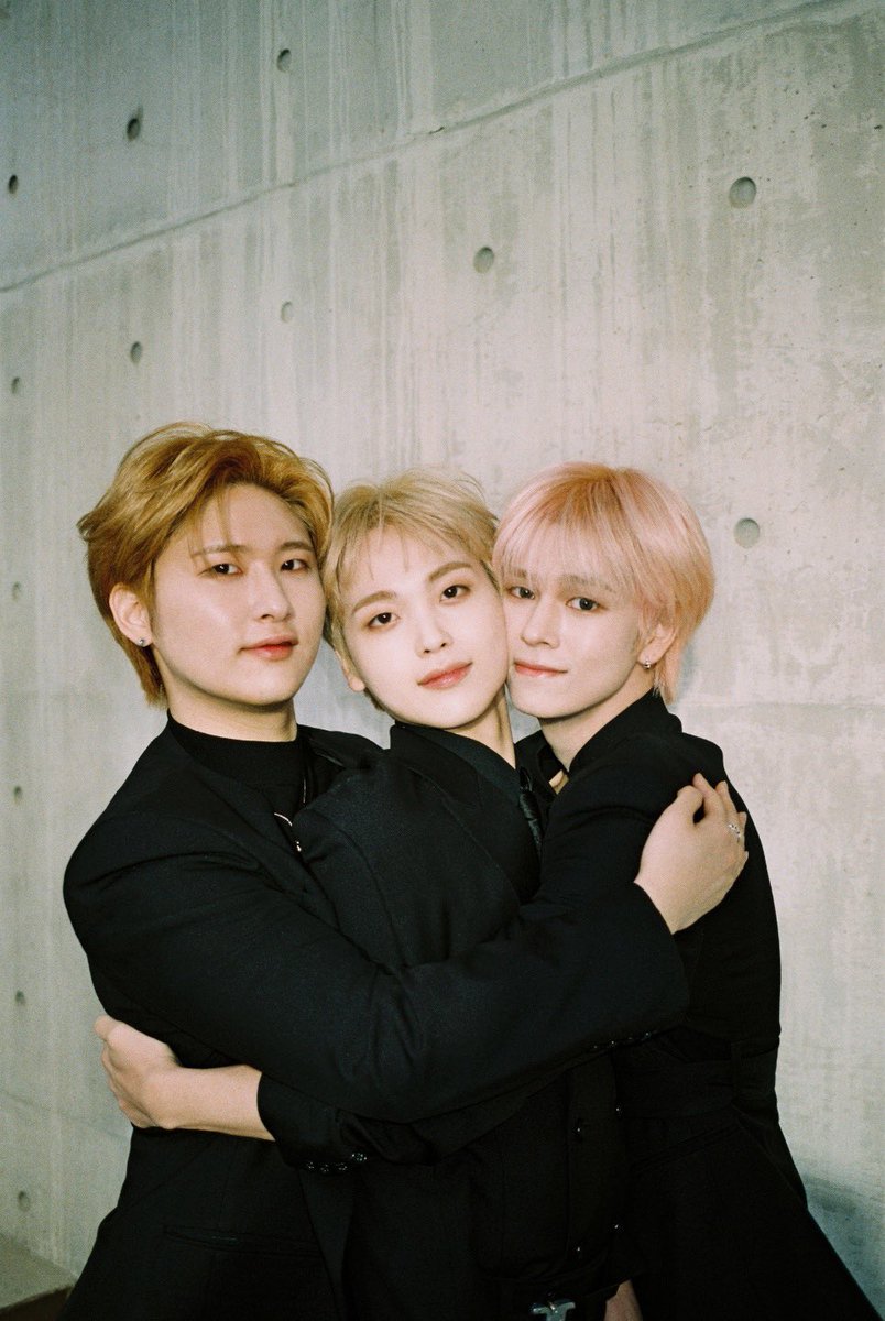 psrfolder's tweet image. THIS IS TOO CUTE