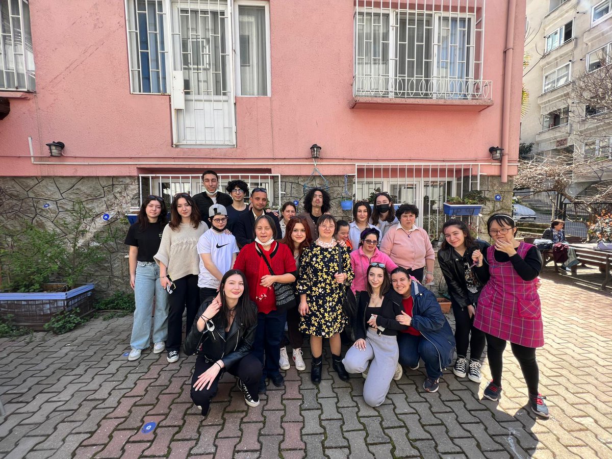 tomurcukkoop's tweet photo. Saint Benoit Lisesi ile eşleşen öğrencilerimizin Best Buddies Buluşması 09.04.2022 tarihinde Atölye21 Down Cafe de gerçekleşti https://t.co/Bxg4jDQSi3