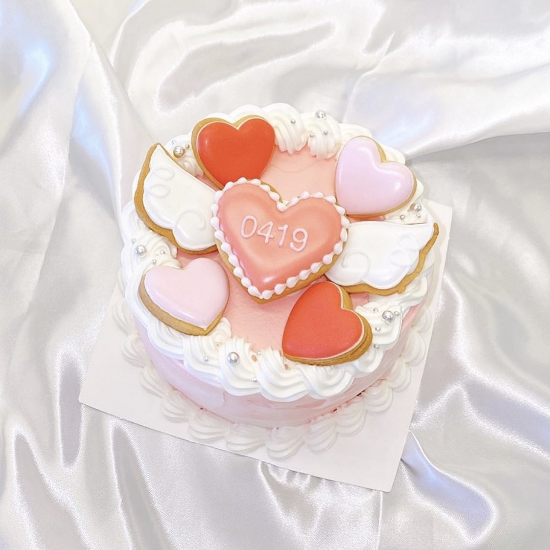 Rpcake Twitterren ハートのデコレーションケーキ 羽のクッキーがとても可愛いケーキです オーダーケーキ オリジナルケーキ バースデーケーキ Rpcake Cake スイーツ 推しケーキ アイシングクッキー 本人不在の誕生日会 T Co Zbwdnqqxsc