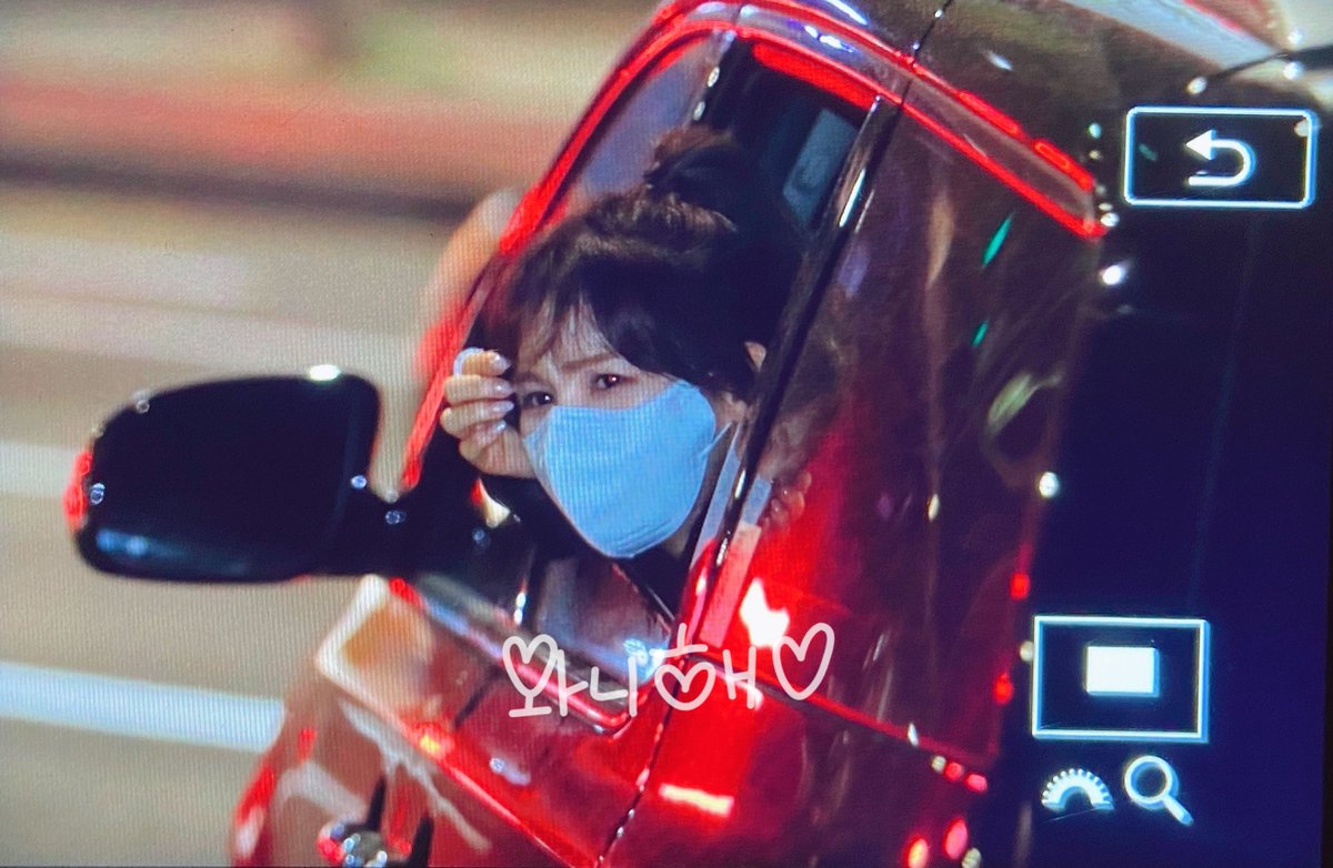 aloha_w221's tweet photo. 220411 영스 퇴근

오늘 퇴근길 마지막 날이라구😭😭
많이 아쉬워 하던 승완언니😭😭
다음에 마스크 벗는날 꼭 다시 만나요😢🥲💙
#RedVelvet  #레드벨벳          
#WENDY  #웬디 https://t.co/PL0gXfPFET