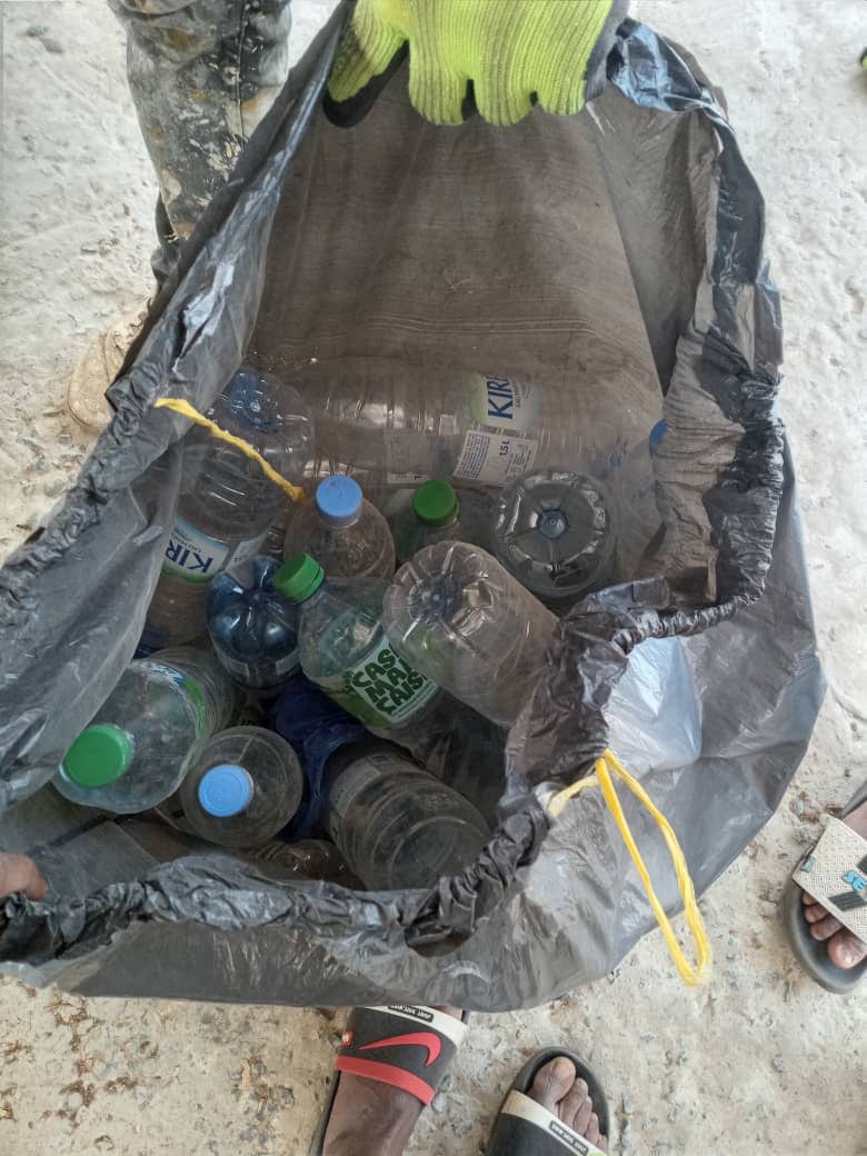 ConsulteamS's tweet photo. Trouver des réponses à la question de la pollution ce n'est pas juste aider la planète, c'est aussi s'aider soi-même. Car chaque quantité transformée, nous transforment à jamais.
(lire la description)
#Recycle #environnement #plasticpollution #Dakar #Senegal #kebetu https://t.co/yl7NPL90wf