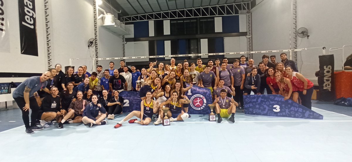 voleyrosario's tweet photo. #CopaAVR ¡Normal 3 le ganó en tie break a Náutico y es el campeón masculino! 

Final: Normal 3 2 - Náutico 1
Tercer puesto: Sonder 2 - R. Central 0

🏆Posiciones finales
🥇Normal 3
🥈Náutico Avellaneda
🥉Sonder https://t.co/U0nbofziBZ