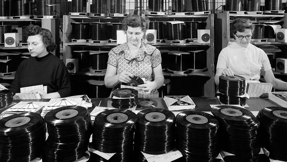 Addicted To Plastic? Eco-Vinyl And The Impact Of Our Listening Habits bzzz.in/3jn92q2 @theQuietus @JonoPodmore