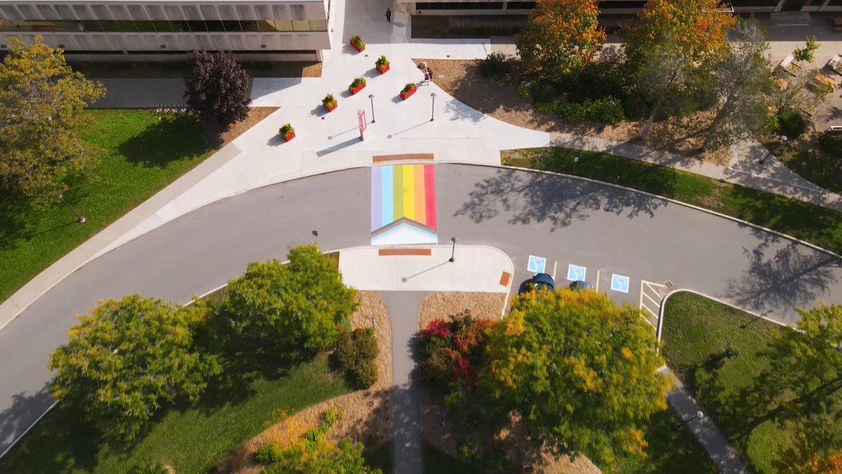 LoyalistCollege's tweet photo. Loyalist College donates $10,000 in support of Ukrainian Emergency Fund. Details: https://t.co/xbN4J07Lzy https://t.co/Joc5HHiQBr