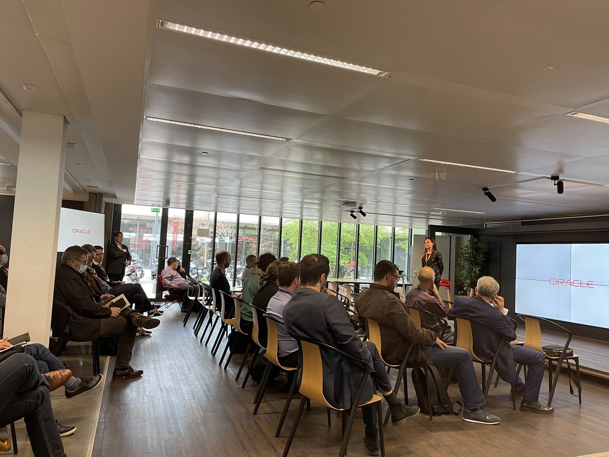 VirginieJollois's tweet photo. Merci đĂ *Anastasia Yagokina* pour sa prĂ©sentation trĂšs fluide de la stratĂ©gie #Hybrid #Cloud #OracleSummitFR @Oracle_France
#cloudGen2 #ExaCC #Cloud https://t.co/9YzMoDVv12