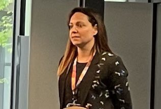 VirginieJollois's tweet photo. 1ere présentation réussie pour *Anastasia Yagokina* et sa présentation de la stratégie #Hybrid #Cloud #OracleSummitFR #stationF @Oracle_France
#cloudGen2 #ExaCC #Cloud https://t.co/aAy4n1GRPf