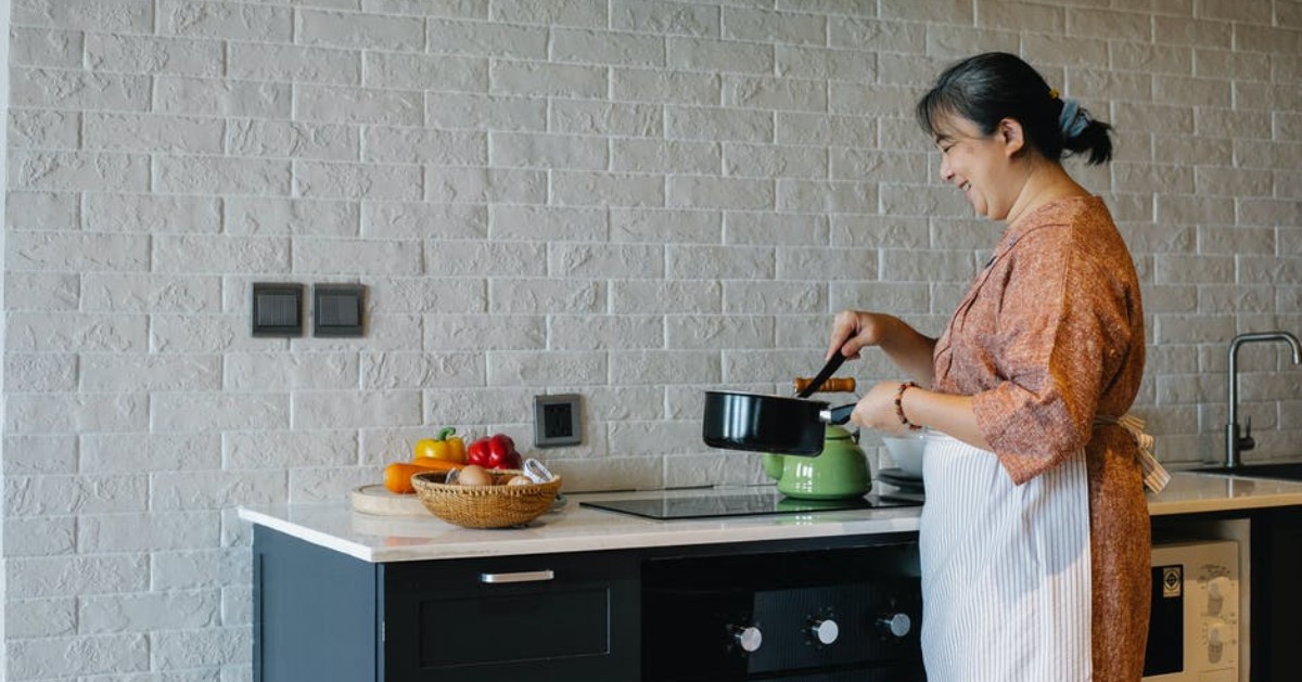 Today's eco tip, brought to you by our #EcoChallenge team, is to  CONSIDER SWITCHING TO INDUCTION COOKING.

With relatively clean electricity,  an electric induction range is greener, both for its carbon footprint and because of indoor air quality.

latimes.com/business/la-fi…