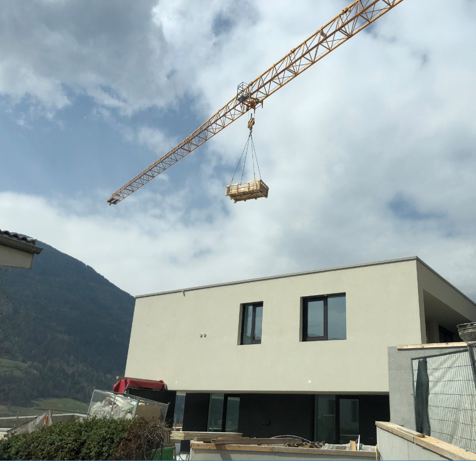 GorterGroup's tweet image. Here you see the Gorter glazed roofhatch RHTG being towed on the roof of this luxurious home in Brixen, Italy. Gorter® delivers over almost the whole of the world, directly out of own stock!
#FastDelivery #GorterRoofhatches #GorterAlwaysOnTop