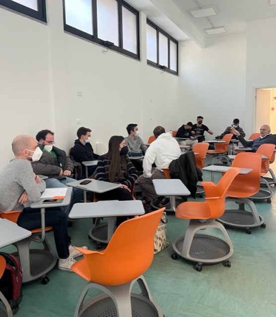 ProjectRevenue's tweet photo. Oggi siamo stati ospiti della #FondazioneGreen dove abbiamo organizzato un #livinglab per il ragazzi del corso #waste to #energy. Tra i temi affrontati: #economia #circolare, #rifiuti, #energia, #alimentazione 🍎♻️
@CampusBioMedico @CNRsocial_ @polimi 
#confondazionecariplo https://t.co/nrCN1vw1mP