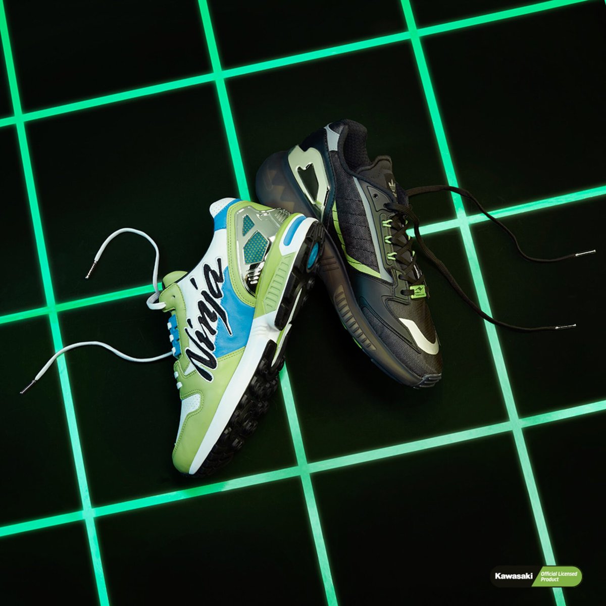 STRENDJP's tweet photo. adidas Originalsが、日本を代表するバイクメーカー「KAWASAKI(@Kawasaki_JPN)」と初コラボ。

“カワサキグリーン” や “Ninja” のグラフィックが特徴の2モデルのスニーカーを発売。

詳細はこちら▷ https://t.co/WVJ3UQmEl3

#adidasoriginals 
#kawasaki 
#ファッション 
#バイク
#スニーカー https://t.co/Px7kOzN37U