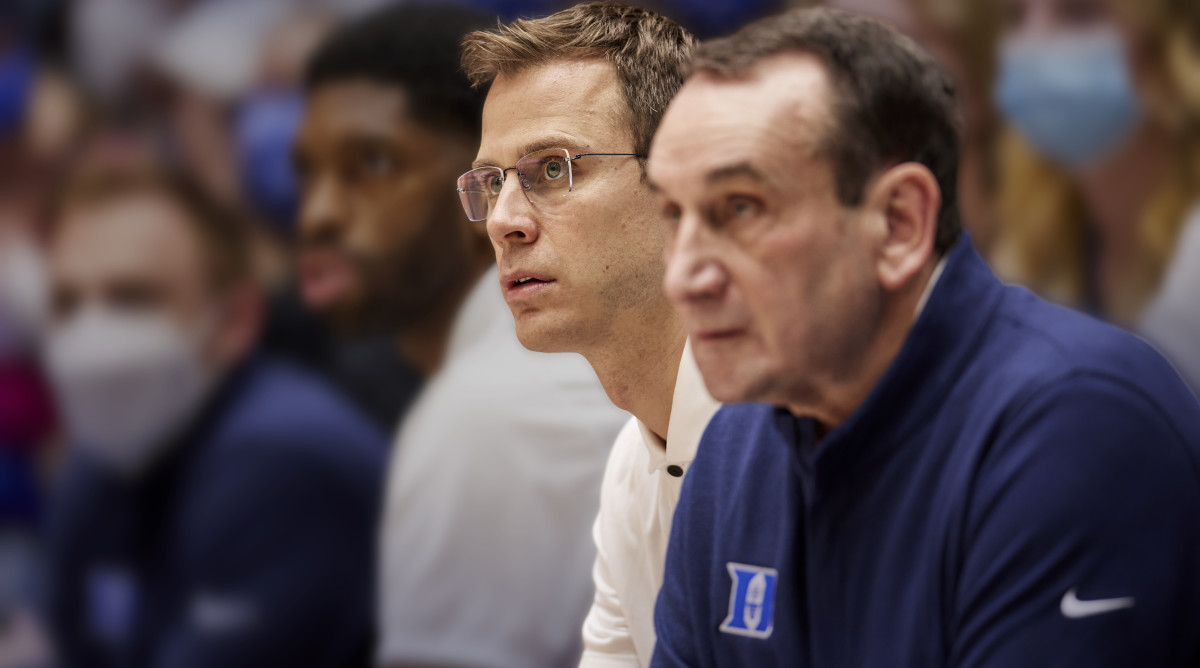 rileywilliamsMD's tweet image. Blue Man Regroup: Inside Duke’s ‘Great Succession Plan’

From a distance, the job of replacing #MikeKrzyzewski seems impossible. Up close, it looks even harder. The key, #JonScheyer knows, is not to be #CoachK, but to be himself. medilink.us/1e9y  #DukeBasketball