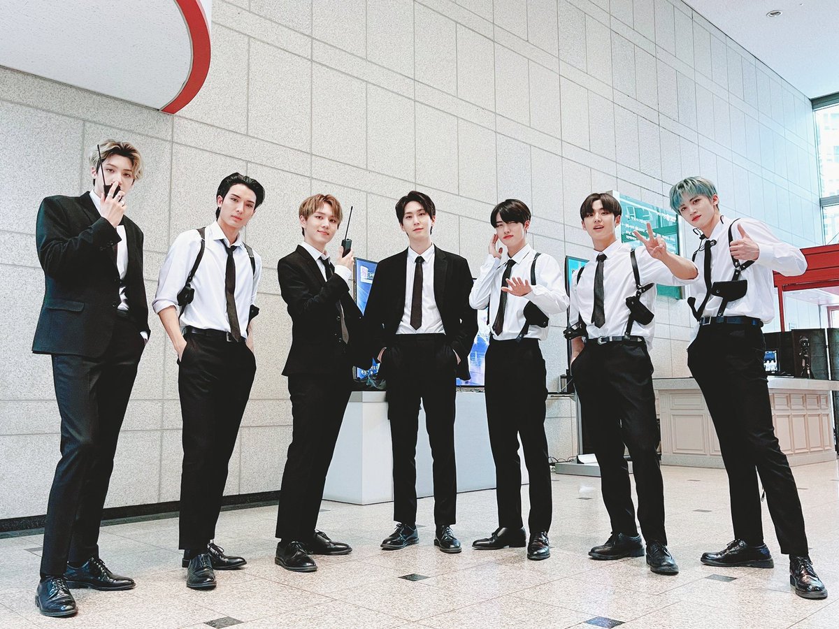 timeto_yuto_'s tweet photo. 20210411 공식 트위터😁
⠀
오늘은 유니버스만의 보디가드가 되어 나타난 펜타곤! 😎
‘DO or NOT’ 활동의 모든 순간을 레전드로 만들어준 유니버스! 👑
앞으로도 항상 같은 편에 서서 같이 걸어가자! 🌌💕

#펜타곤 #PENTAGON
#DO_or_NOT
#LOVE_or_TAKE
#유토 #YUTO @cube_PTG https://t.co/Wrw9lm98OE