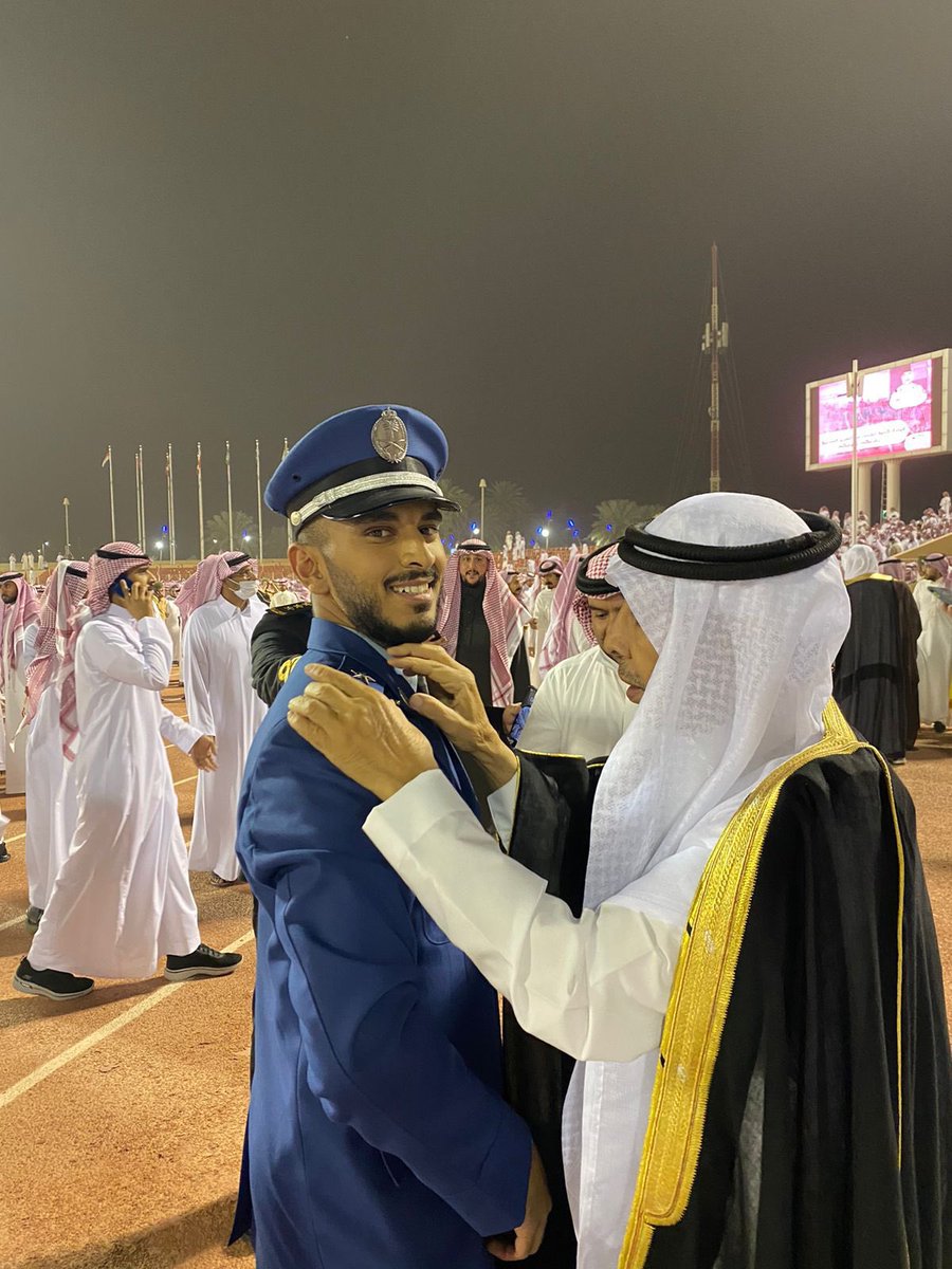 ibrahim9_99's tweet photo. أقدم أجمل التهاني القلبية للصديق العزيز الاستاذ الفاضل عبدالله بن محمد اليحيى بمناسبة تخرج ابنه تميم من دورة الضباط الجامعيين بالقوات الجوية برتبة ملازم أول مهندس سائلا المولى عز وجل أن يصل لأعلى الرتب العسكرية بإذن الله وان تكون عونا له لخدمة الدين والوطن و ولاة الأمر🇸🇦💚 https://t.co/4MkSJflpj2