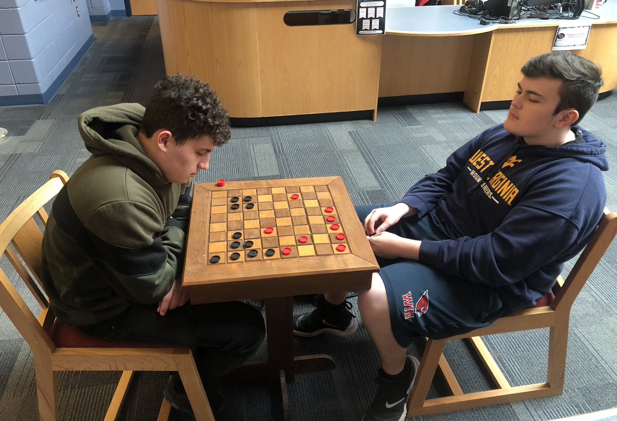 A little healthy competition during lunchtime! 🔴⚫️<a href="/SMHS_Official/">House of CARDS ♣️♥️</a>