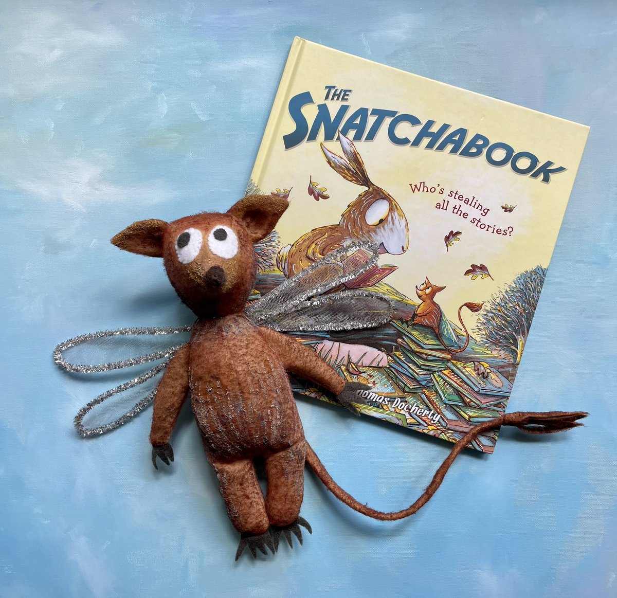 This adorable Snatchabook was created by preschool director Marj Jenkins. Who wouldn't want to read him a story? @TDIllustration @SourcebooksKids @SBKSLibrary @ScholasticScoop @scholasticuk #TheSnatchabook