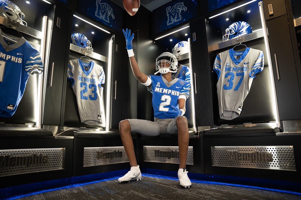 r0dneyy's tweet photo. Memphis Littt 🔥🔥🔥!! #GoTigers https://t.co/QtyZ3cBln2
