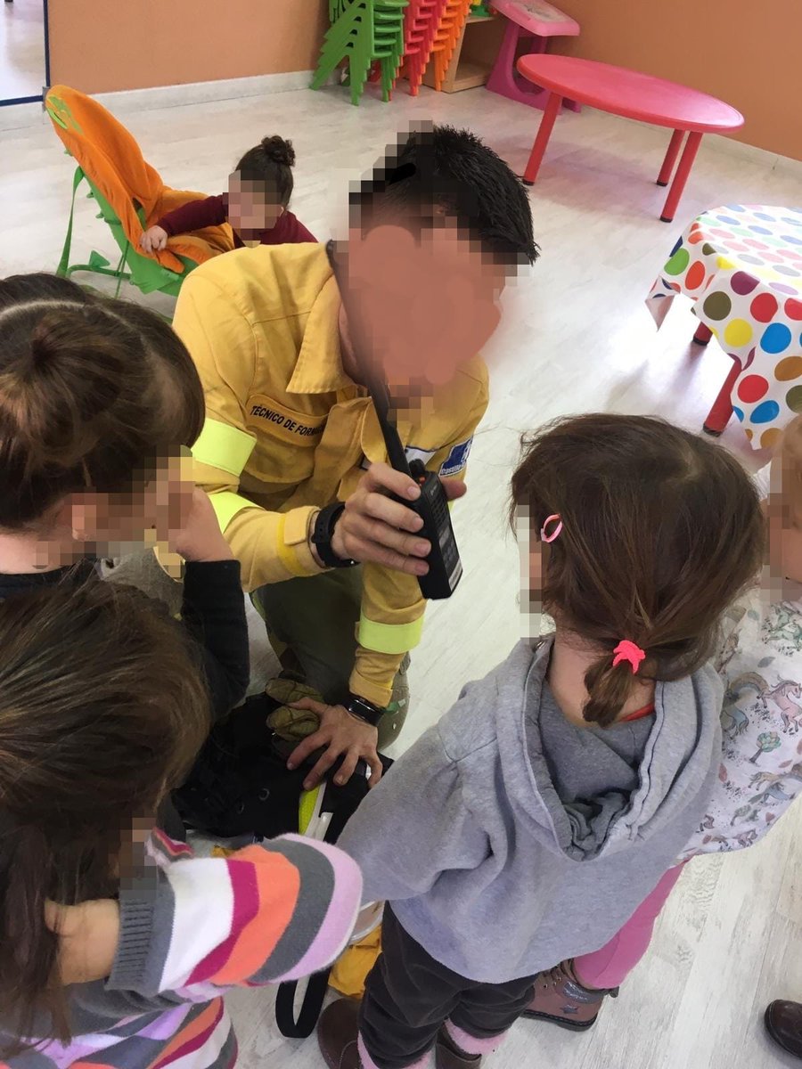 TIF_GEACAM's tweet photo. T. DE FORMACIÓN
*Preparación, impartición y seguimiento de actividades formativas en @Plan_INFOCAM
*Formación conjunta e individual a @aamm_jccm, técnicos y #bomberosforestales
*Apoyo en #PMA en #controldemedios, #logistica
*#Debriefing de los #IIFF
*Educación ambiental https://t.co/rHQDp9y5BD