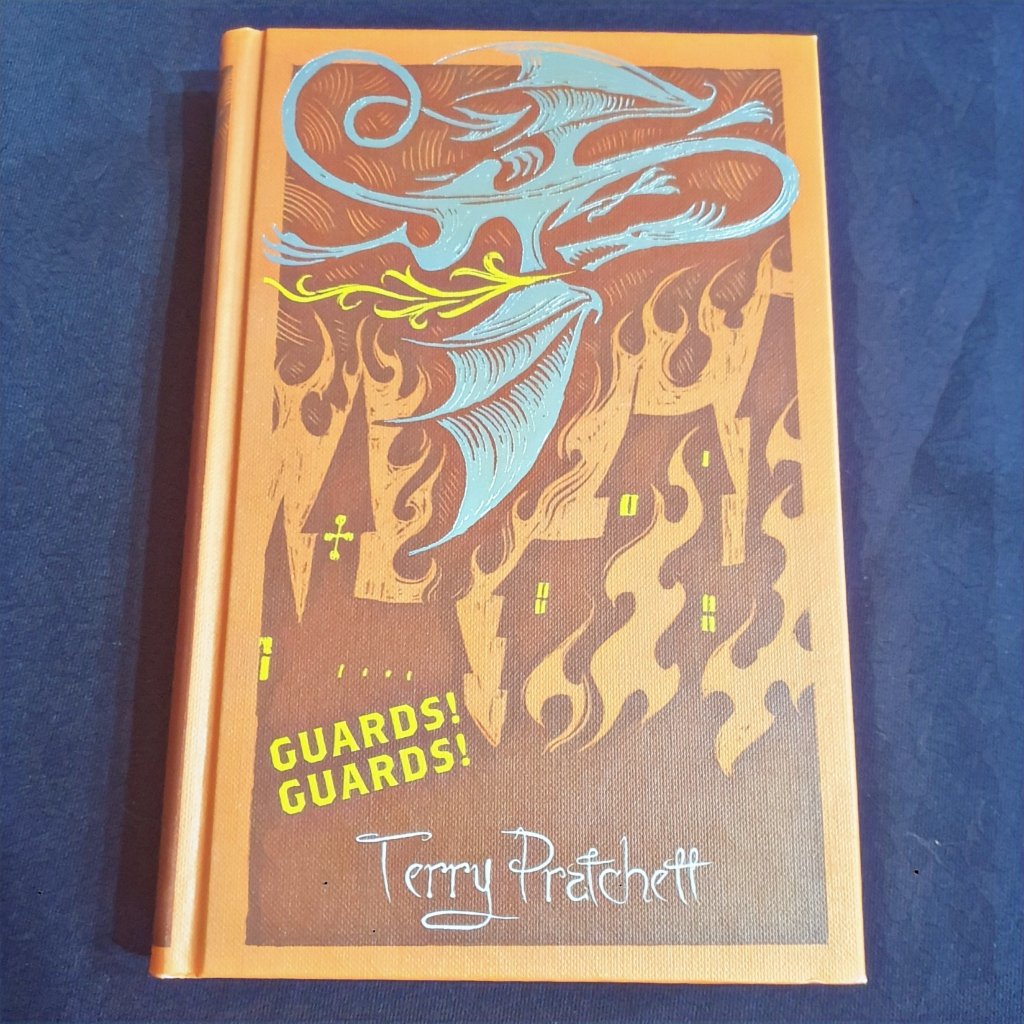 BrickMorpork's tweet photo. Thanks to the @Discworldshoppe, I have this copy of Guards! Guards! to give away! It would be great for any collection or to gift to someone new to Discworld.

To Enter, 
1) Like and Retweet this post
2) Comment below with "#OOK!"

Closes 8pm BST 22nd April 2022 https://t.co/sybmCPbXUt