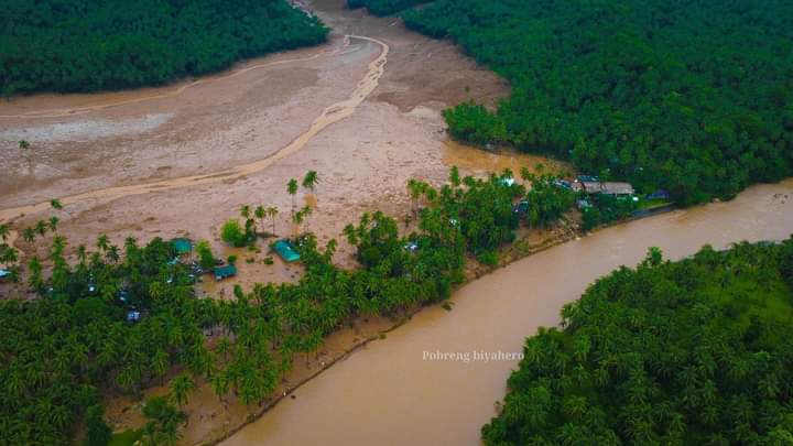 Eriiiloveeee's tweet photo. Hi guys this is not kpop related. We need your help our neighbor city Baybay, Leyte was greatly affected by Bagyong Agaton. The survivors need used clothes,blankets, food and water. https://t.co/HykmBWVfe4