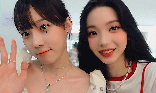 winvteo's tweet photo. Happy birthday to our gorgeous leader, Karina unnie #OurYUniverseKARINADay ❤️⭐️You deserve all happiness in this world! Thanks for existing ✨ https://t.co/NoNuFfSt9y