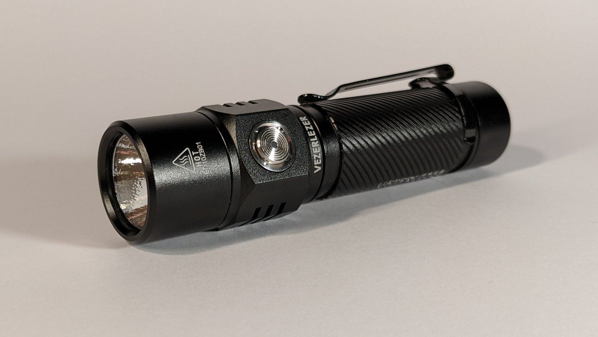 _TimMcMahon's tweet photo. VezerLezer ED10 Review
https://t.co/WUVhTWaEn6
#flashlight #torch #VezerLezer @VezerLezer https://t.co/L1OHQYIP2h