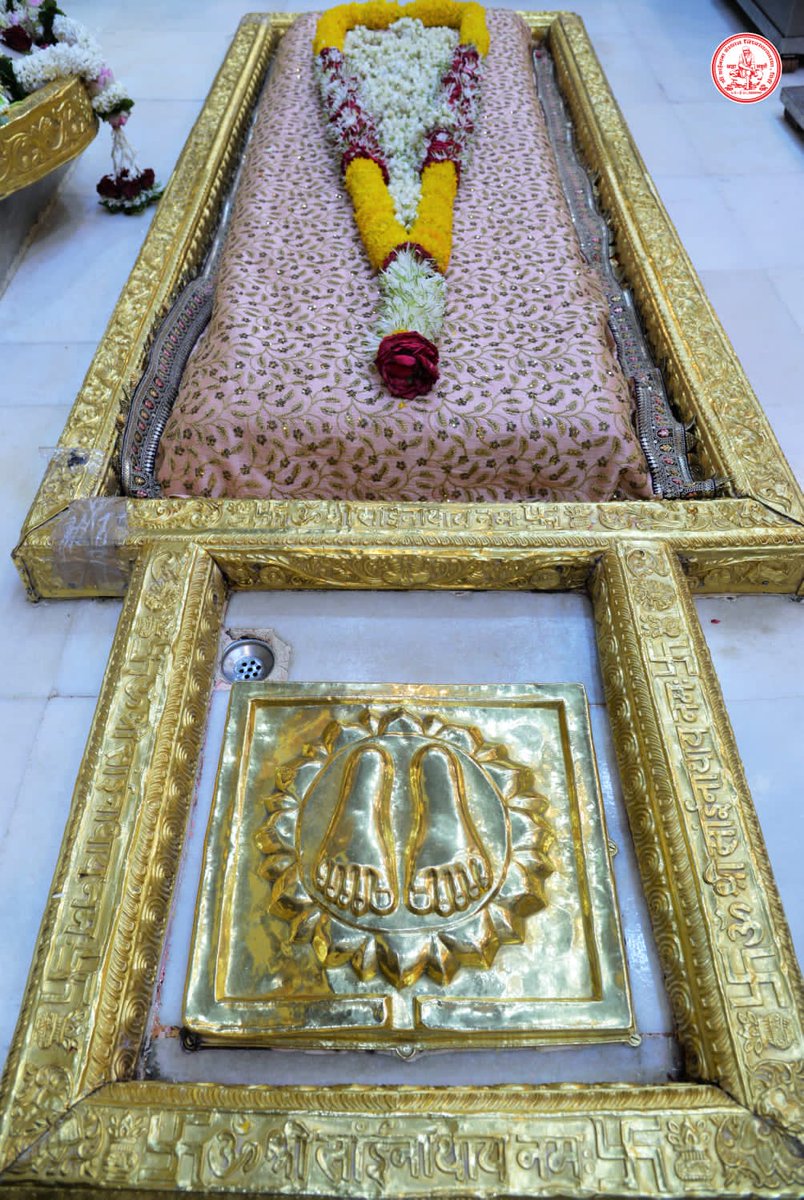 SSSTShirdi's tweet photo. *श्री साईबाबा संस्थान विश्वस्त व्यवस्था,शिर्डी*                          *Shri Saibaba Sansthan Trust, Shirdi*
 *आरती :- धुपारती*
 *सोमवार ११ एप्रिल २०२२*
  *Aarti : - Dhoopaarti*
  *Monday 11 April 2022* https://t.co/apbXbu7K3D