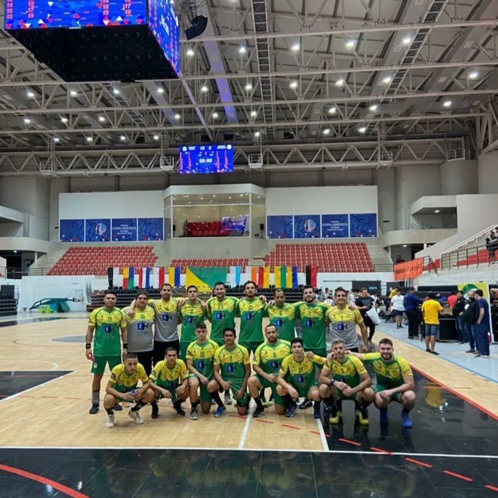 cpyhandball's tweet photo. ¡Ypane Campeón Invicto!

🔝Ypane se consagró Campeón Invicto🥇en masculinos, del XXXVI Campeonato Nacional de Handball Ypane 2022🏆 Copa De Rosca!

➡️El equipo dirigido por el prof. @marce_Ojedaa, se impuso a Minga Guazú por el marcador de 37 a 32 en una emotiva final! https://t.co/Fs6vkFTaW4