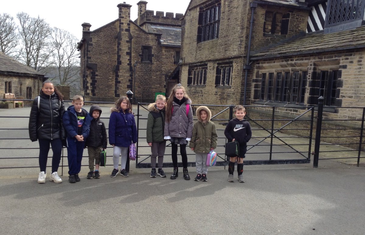 OwlsTji's tweet photo. A great start to the Easter break with a day out to Shibden Hall/Park! We've missed being able to go on day trips! #TJIOwls #EasterHoliday https://t.co/zkSIE4HkFR