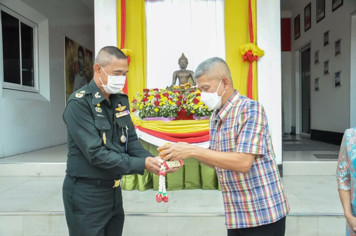 24thmilitary_pr's tweet photo. ผอ.รพ.ค่ายประจักษ์ศิลปาคม พร้อมคณะ ร่วมสืบสานประเพณีรดน้ำดำหัว ขอพร ผบ.มทบ.24 เนื่องในวันปีใหม่เทศกาลสงกรานต์ 2565
#สงกรานต์2565
#ปีใหม่ไทย
#มณฑลทหารบกที่24
#กองทัพภาคที่2
#กองทัพบก https://t.co/k5G1NNaGIL